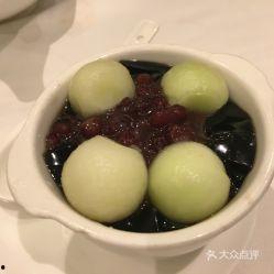 吃冰冻红豆蜜瓜,冰冻红豆蜜瓜，甜蜜解渴尽享清凉时光